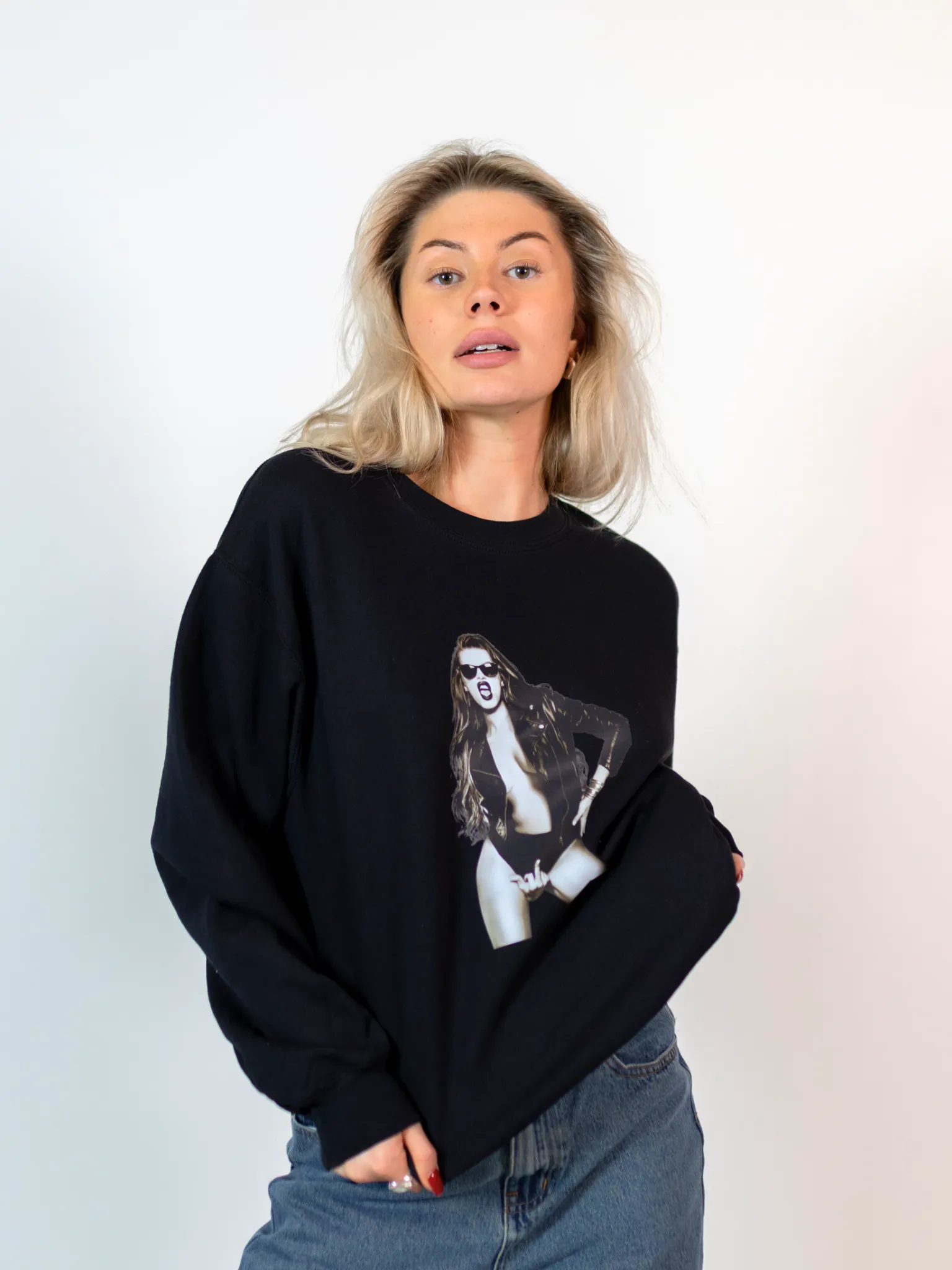 F*CK OFF SWEATSHIRT - SVART